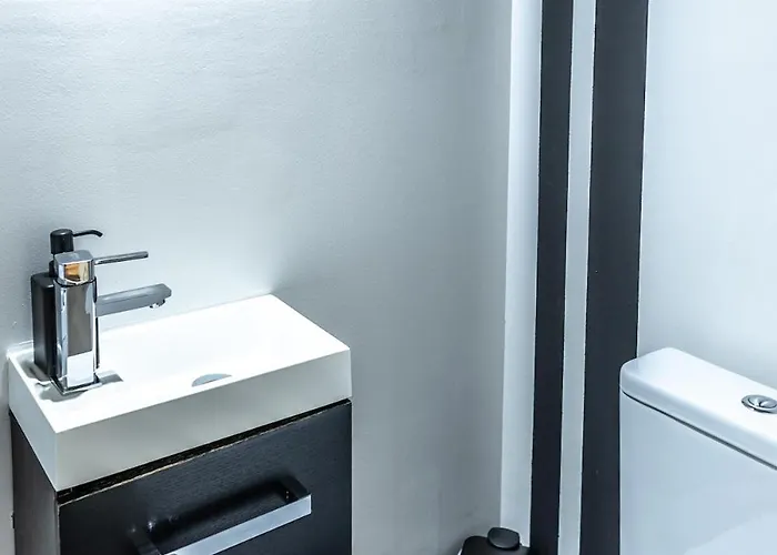 Aktivi Sunny & Quiet Modern Apartamento Calamata